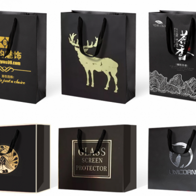 黑卡燙(tàng)金手提(ti)袋